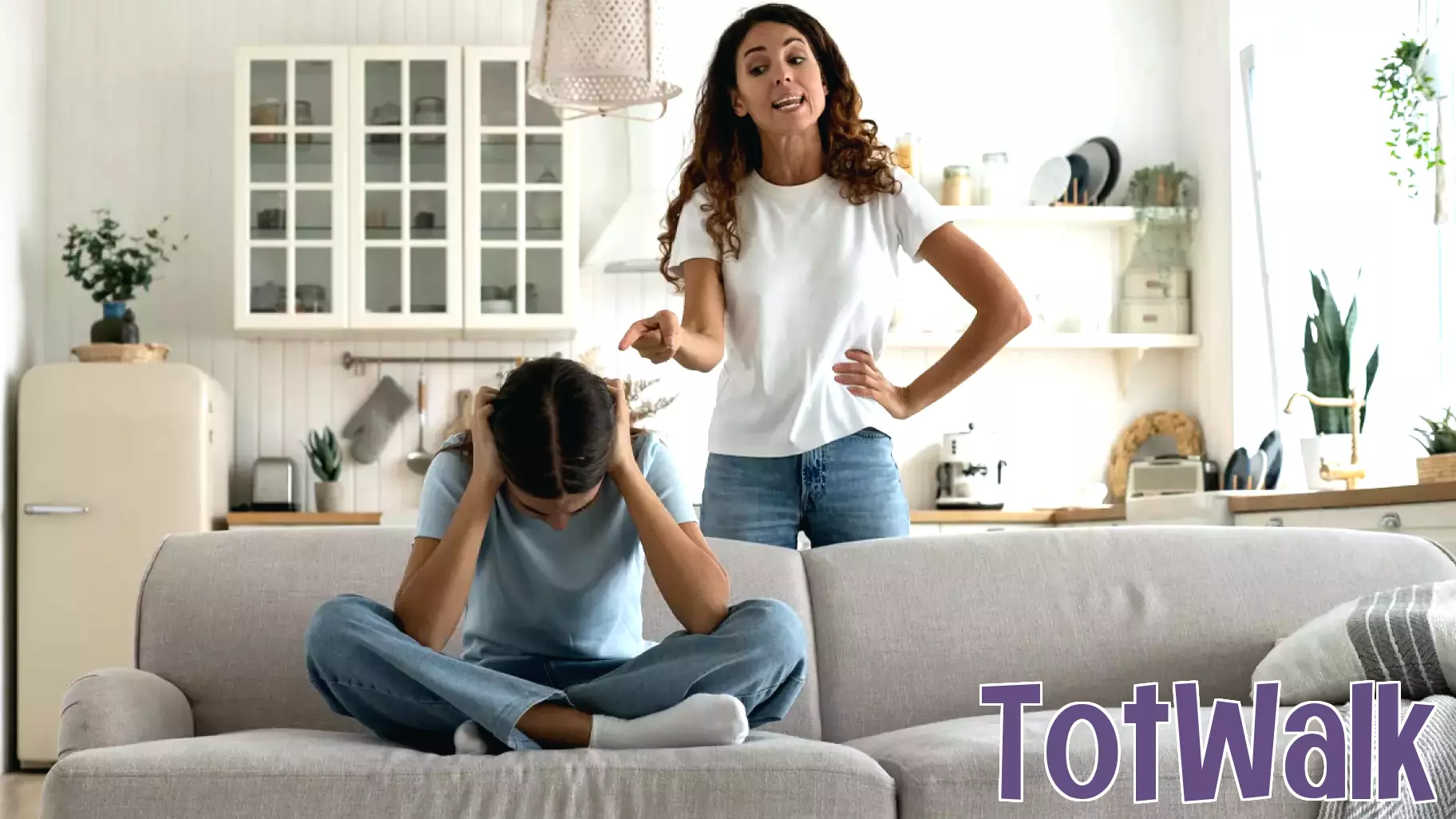 Harsh parenting predicts teenage depression and aggression through different types of repetitive thinking