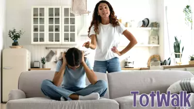 Harsh parenting predicts teenage depression and aggression through different types of repetitive thinking